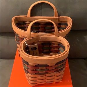 Bundle 2 🚩 items for $15; 
   Wall baskets
